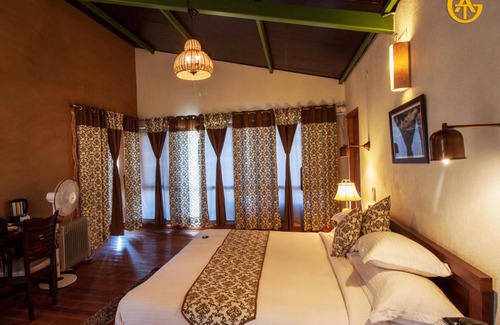 Majkhali Hotel | Queens Meadows by Sunshine & Smiles