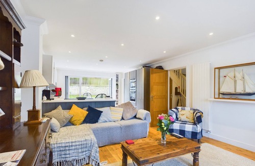 Ryde Ski Chalet | Queens Mews a coastal holiday home
