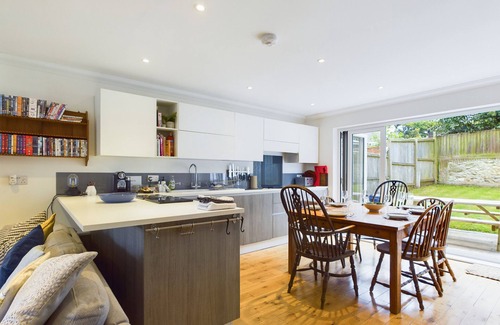 Ryde Ski Chalet | Queens Mews a coastal holiday home