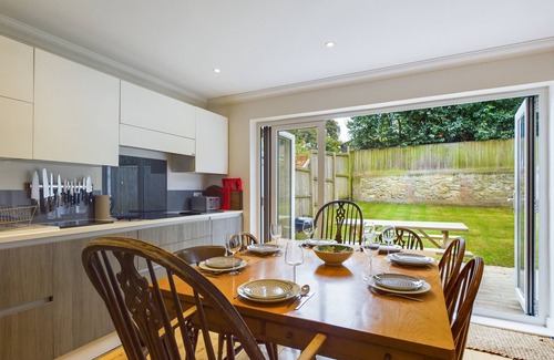 Ryde Ski Chalet | Queens Mews a coastal holiday home