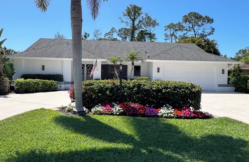 Kings Lake House | QUEENS PARK! Private Pool home in Beautiful Naples!