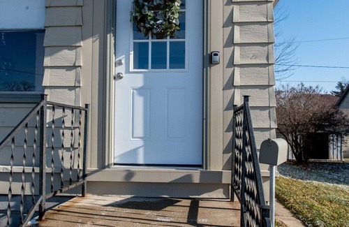 Lake Geneva House | Quick Trip Getaway |Fun Southwestern Vibe |Enclosed Porch |Walkable to Downtown Lake Geneva |Parking