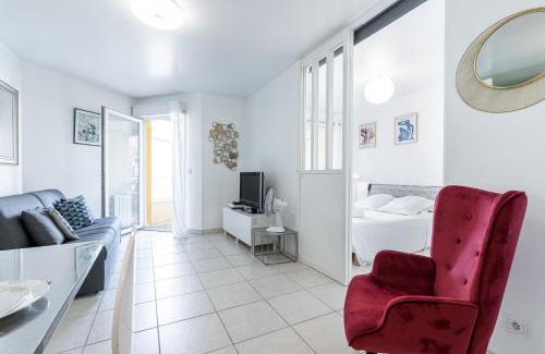 Quartier du Port Apartment | Quiet 1 bdr Port! close Place du Pin Garibaldi
