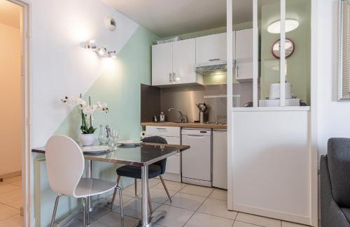 Quartier du Port Apartment | Quiet 1 bdr Port! close Place du Pin Garibaldi