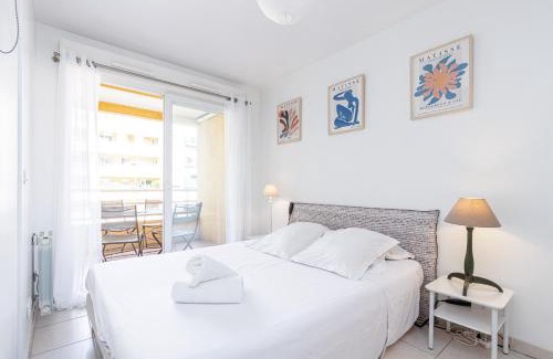 Quartier du Port Apartment | Quiet 1 bdr Port! close Place du Pin Garibaldi