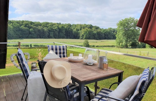 Hamberge Apartment | Quiet! 100 m², on the river near Lübeck. Modern, new and family-friendly!