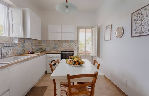 Rilievo Apartment | Quiet 107 sqm apartment with independent entrance, perfect for 4 people, located on the ground floor of a renovated building (NOT suitable for disabled people). The apartment is located in Misiliscemi and boasts a splendid view of the Egadi islands. It i