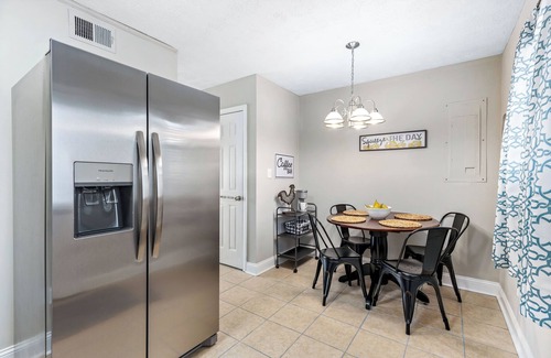 Gainesville Condo | Quiet 2/1.5 condo 5 min from NE Georgia Med Center & Gainesville Square 16+ day
