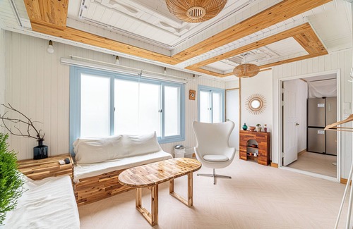 Haeundae Apartment | Quiet accommodation surrounded by mountains near Haeundae Beach in Busan