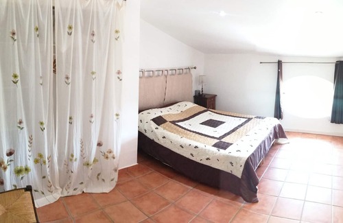 Saint-Julien House | Quiet, air-conditioned accommodation in the Verdon regional park