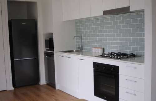 North Boambee Valley Apartment | Quiet and private guesthouse close to CBD, golf course, beaches and stadium.