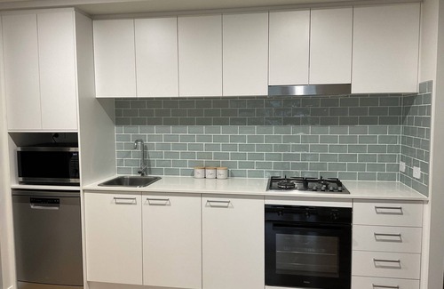 North Boambee Valley Apartment | Quiet and private guesthouse close to CBD, golf course, beaches and stadium.