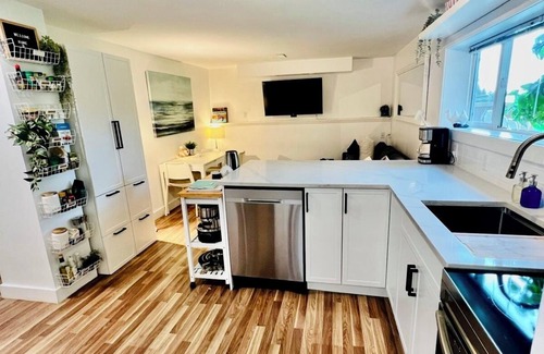 District of North Vancouver House | Quiet and bright above-ground suite in North Van near nature, shops and transit.