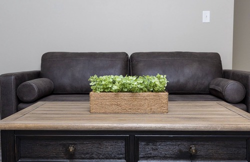 Barboursville House | Quiet and cozy new townhome minutes from the mall exit.