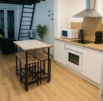 Peltre Apartment | Quiet and good location apt