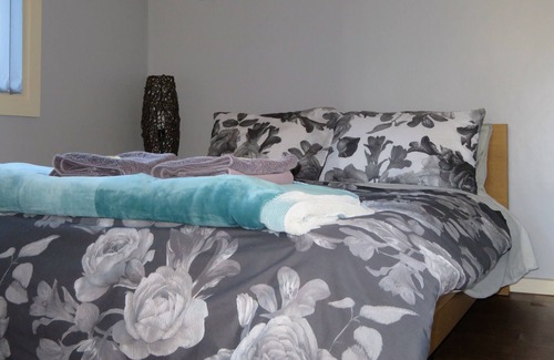 Kojonup Cabin | Quiet and relaxing place for Holiday or work with a lovely country feel.