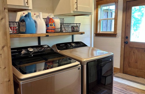 Harrison House | Quiet and secluded modern farmhouse 15 miles from the Buffalo River.