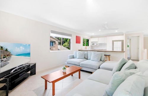 Tugun House | Quiet and Serene Duplex Close To Beach - GCHM