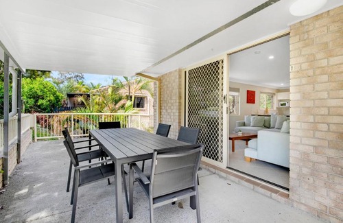 Tugun House | Quiet and Serene Duplex Close To Beach - GCHM