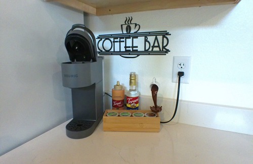 Hulbert Cabin | Quiet cabin, hot tub, firepit, no pet fee, NEW, 4 person occ