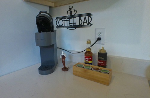 Hulbert Cabin | Quiet cabin, hot tub, firepit, no pet fee, NEW, 4 person occ