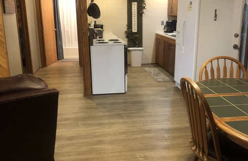 Redfield Cabin | Quiet cabin that sits right on the edge of the water! Pet friendly