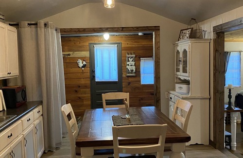 Ten Mile Cabin | Quiet comfortable mountain rest cabin getaway- with Fast 500 mbps wifi