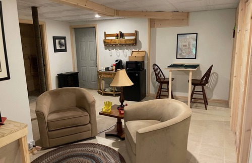 Pownal Apartment | Quiet, comfy guest quarters just three miles from Freeport!