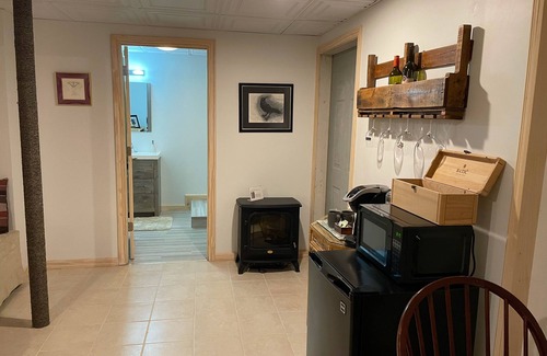 Pownal Apartment | Quiet, comfy guest quarters just three miles from Freeport!