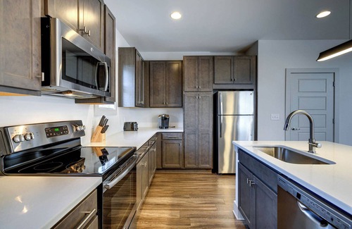 Nashville Condo | Quiet Condo l Prime Locale w/in mins to DT