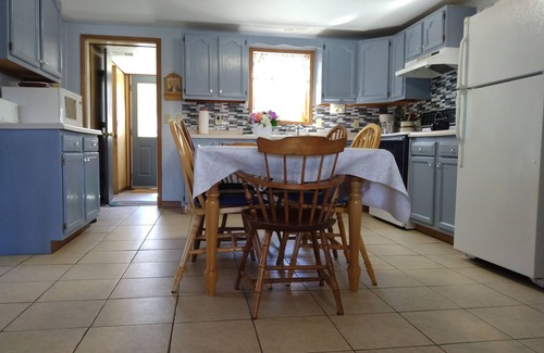 Cloverdale Cottage | Quiet Cottage On The Lake