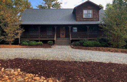 Bostic House | Quiet Country Home with Class