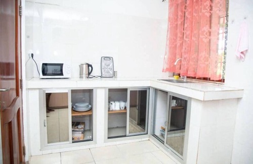 Dar es Salaam Apartment | Quiet & Cozy 2bed/2bath Condo w/WIFI, AC - 10mins from Masaki & Downtown (Tausi)