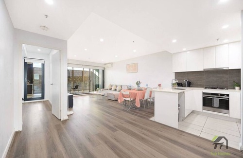 Bankstown Apartment | Quiet & Cozy 3-Bedroom Apartment in Bankstown