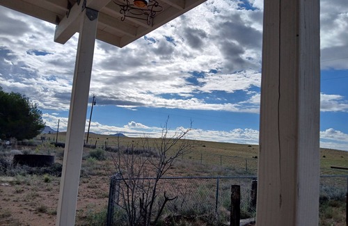 Valentine House | Quiet, cozy getaway. Centrally located. Pet friendly.