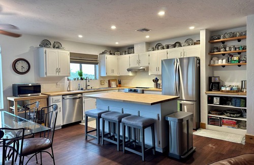 Tucson House | Quiet desert retreat with sunset views and dark skies. 10 minutes from I-10.