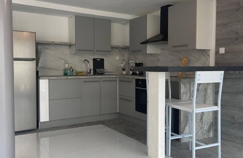 Longvic House | Quiet duplex with terrace 3min from Dijon + ring road. Ideal for professionals on the move