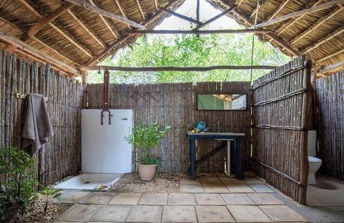 Vilanculos Cabin | Quiet ensuite tents in bush overlooking Bazaruto Archipelago