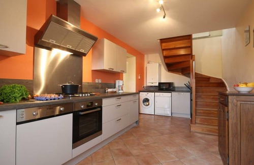 Mauves-sur-Huisne Cottage | Quiet house with enclosed garden, pets allowed