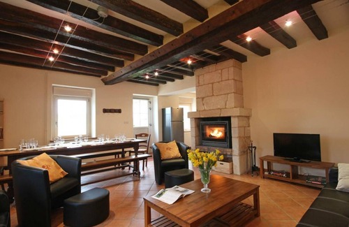 Mauves-sur-Huisne Cottage | Quiet house with enclosed garden, pets allowed