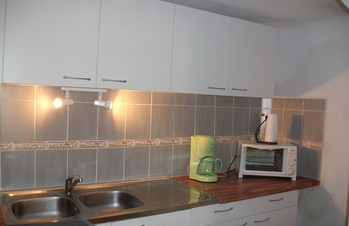 Bargeme Cottage | quiet in small hamlet; surrounded by meadows at 37 ch de l'estang, Bargeme