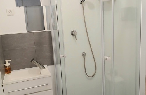 Saint-Nectaire Bed & Breakfast | Quiet, independent double room facing the forest