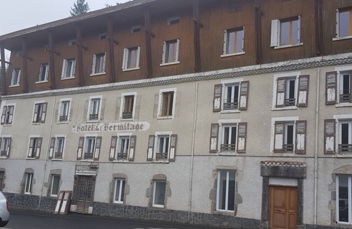 Saint-Nectaire Bed & Breakfast | Quiet, independent double room facing the forest