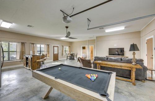 Gladewater House | Quiet Lake Gladewater Getaway with Dock and Kayaks!