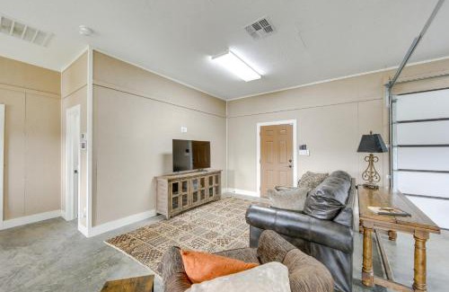 Gladewater House | Quiet Lake Gladewater Getaway with Dock and Kayaks!