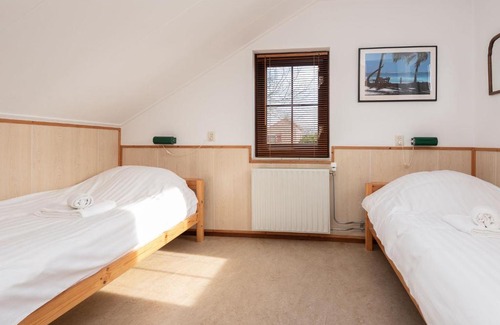 Westenschouwen House | Quiet location close to the beach and forest large garden to play for children