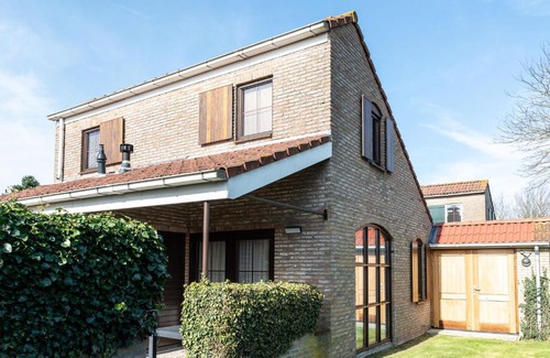 Westenschouwen House | Quiet location close to the beach and forest large garden to play for children