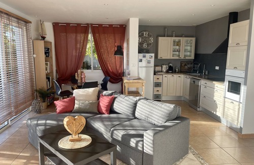 La Ciotat Apartment | QUIET location on the heights of La Ciotat - PANORAMIC VIEW over the bay - Charming.