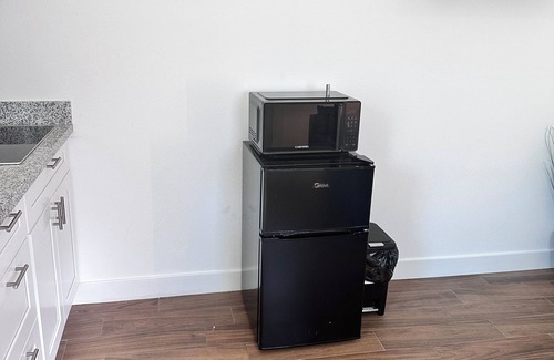 Highland Reserve Apartment | Quiet Micro-Studio with AC in charming Roseville