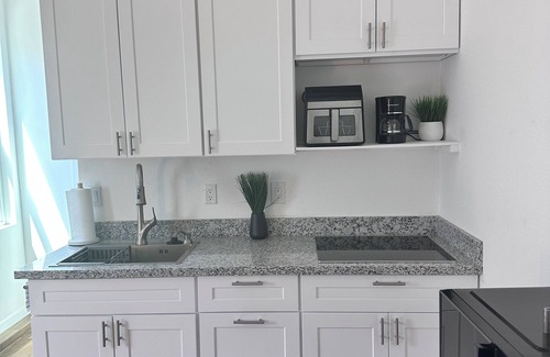 Highland Reserve Apartment | Quiet Micro-Studio with AC in charming Roseville